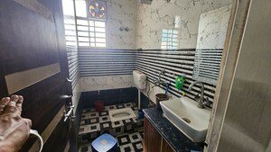 Team Area in 3 BHK Builder Floor at Dharam Colony – for Rent