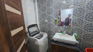 Team Area in 3 BHK Builder Floor at Dharam Colony – for Rent