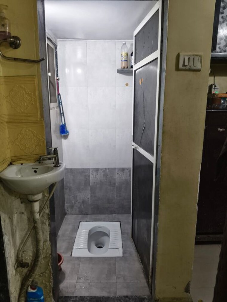 Bathroom, dwarkamai-apartment-dombivli 1 Bedroom 590 Sq.Ft. Apartment In Dombivli East Thane 10370087