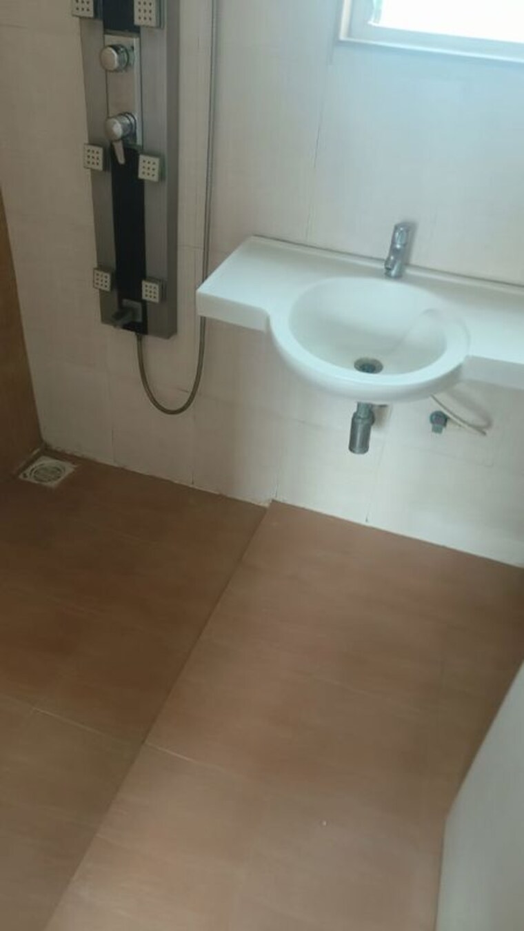 Bathroom, manav-silver-skyscapes 3 Bedroom 1200 Sq.Ft. Apartment In Wakad Pune 10370112