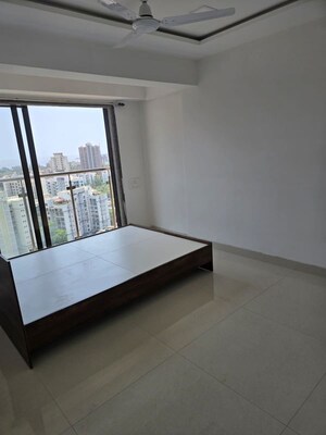 Room in 1 BHK Apartment at Neminath Luxeria, Andheri West – for Rent