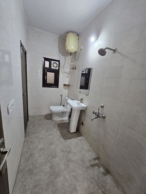 Bathroom in 1 BHK Builder Floor at The Estate Floors, Sector 43 – for Rent