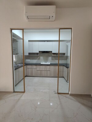 Room in 3 BHK Builder Floor at Smart World Orchard, Sector 61 – for Rent