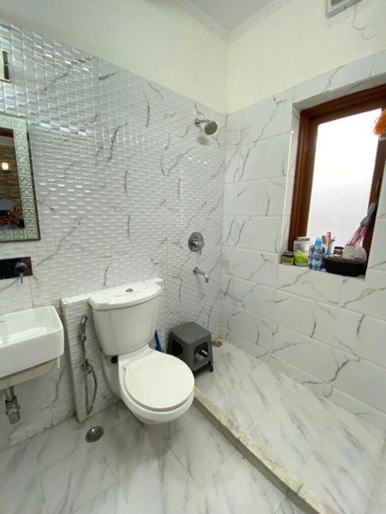 Bathroom, palam-vihar-residents-association 3 Bedroom 2170 Sq.Ft. Builder Floor In Palam Vihar Gurgaon 10370156