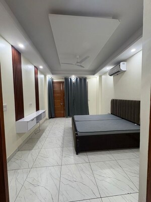 Room in 3 BHK Builder Floor at Sector 38 – for Rent