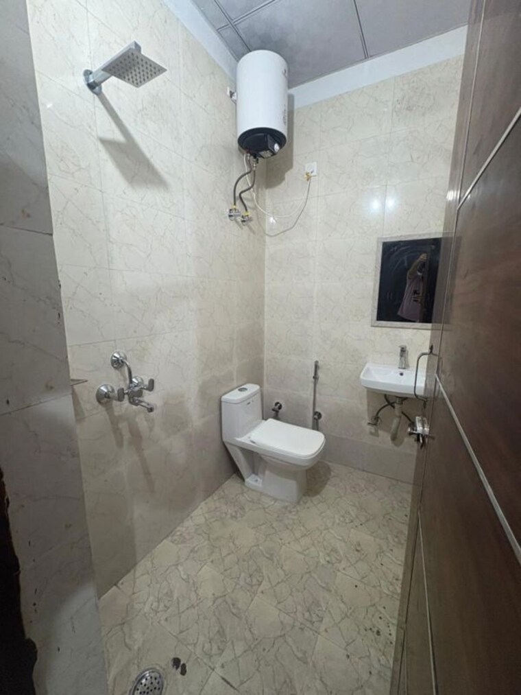 Bathroom, sector 47 2 Bedroom 1100 Sq.Ft. Builder Floor In Sector 47 Gurgaon 10370222
