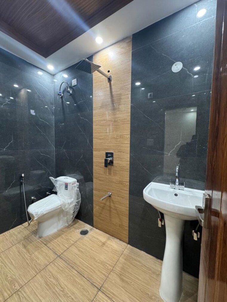 Bathroom, mahadev-engineers-enclave 1 Bedroom 850 Sq.Ft. Builder Floor In Kanwali Dehradun 10370245