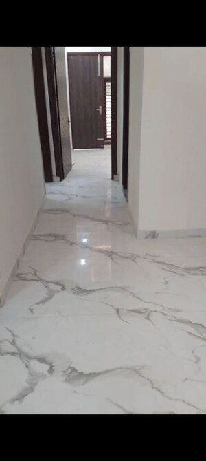 Staircase in 2.5 BHK Apartment at Sai Kunj New Palam  vihar, New Palam Vihar Phase 3 – for Rent