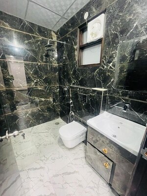 Team Area in 3 BHK Builder Floor at Patel Nagar – for Rent