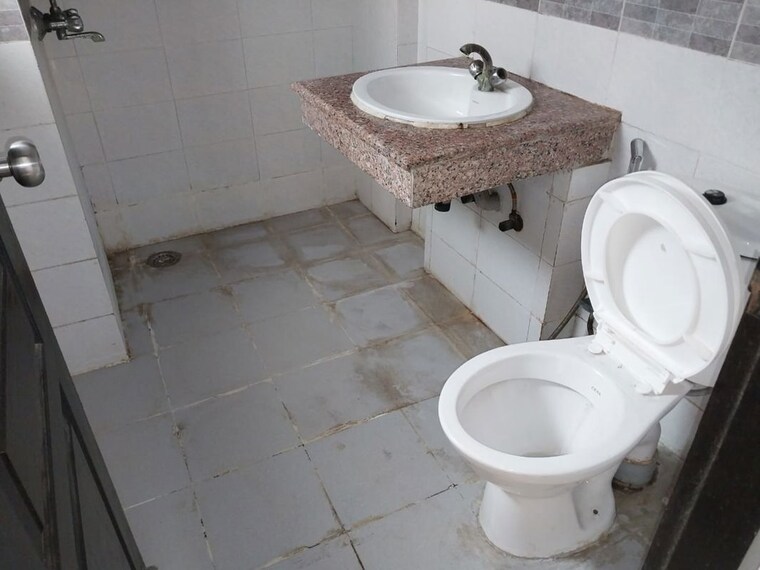Bathroom, logix-blossom-county 2 Bedroom 10000 Sq.Ft. Apartment In Sector 137 Noida 10370282