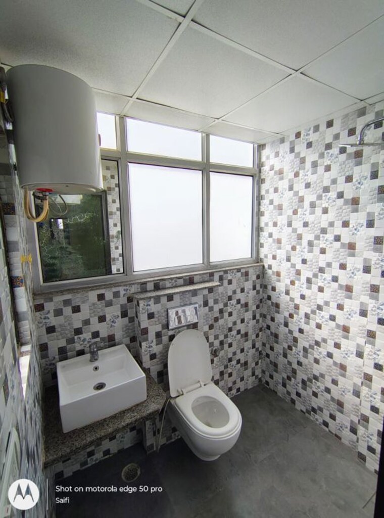 Bathroom, ardee-city 2 Bedroom 1500 Sq.Ft. Builder Floor In Sector 52 Gurgaon 10370308