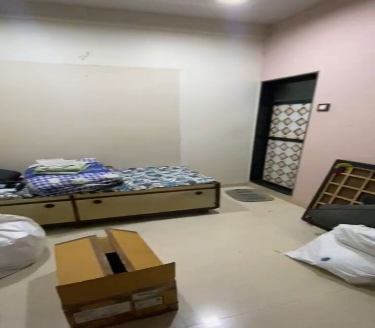 Bedroom, dadar east 1.5 Bedroom 600 Sq.Ft. Apartment In Dadar East Mumbai 10370318