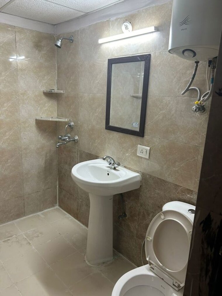 Bathroom, aims-golf-city 3.5 Bedroom 1750 Sq.Ft. Apartment In Sector 75 Noida 10370341
