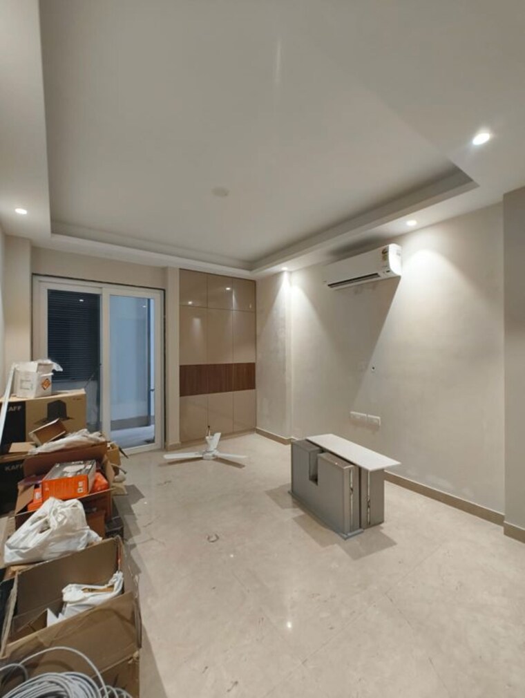 Living Room, chittaranjan park 3 Bedroom 160 Sq.Yd. Builder Floor In Chittaranjan Park Delhi 10370375