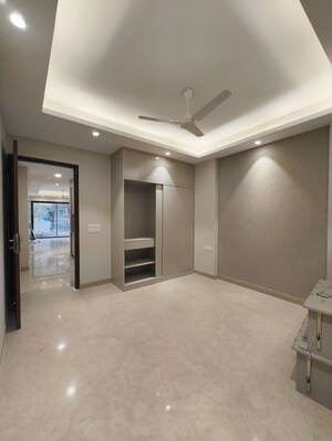 Room in 3 BHK Builder Floor at Chittaranjan Park – for Sale
