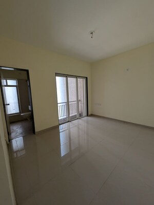 Room in 3 BHK Apartment at Indiabulls Greens, New Panvel – for Sale