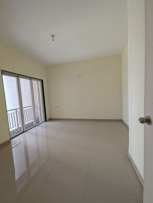 Room in 3 BHK Apartment at Indiabulls Greens, New Panvel – for Sale