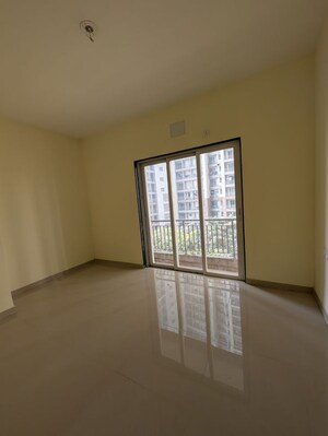 Room in 3 BHK Apartment at Indiabulls Greens, New Panvel – for Sale