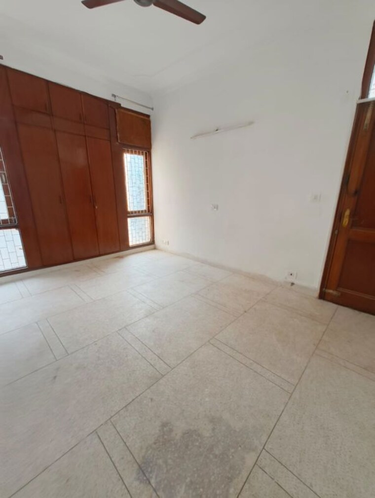 Room, kalkaji 3 Bedroom 200 Sq.Yd. Builder Floor In Kalkaji Delhi 10370430
