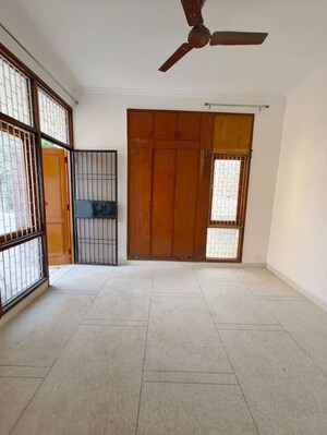 Room in 3 BHK Builder Floor at Kalkaji – for Rent