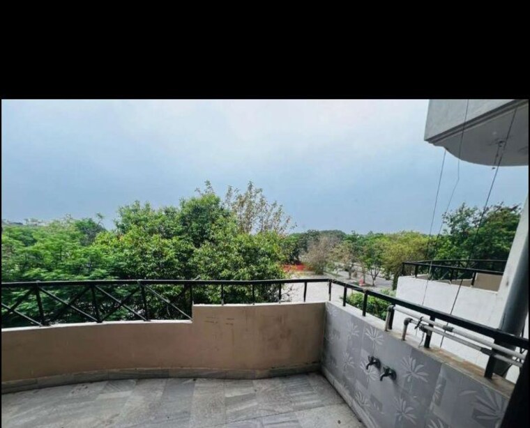 Balcony, sector 49 3 Bedroom 1400 Sq.Ft. Builder Floor In Sector 49 Chandigarh 10370491