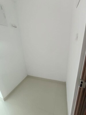 Room in 3 BHK Apartment at Runwal The Central Park, Chinchwad – for Rent