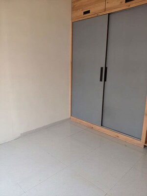 Room in 2 BHK Apartment at Naren Bliss Phase II, Hadapsar – for Rent