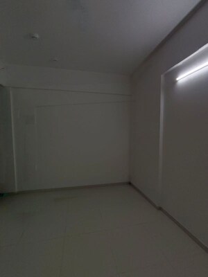 Room in 2 BHK Apartment at Runwal The Central Park, Chinchwad – for Rent