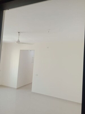 Room in 2 BHK Apartment at Blue Bell Hiranandani Estate, Ghodbunder Road – for Rent