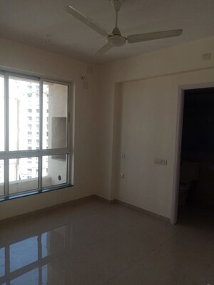 Room in 2 BHK Apartment at Blue Bell Hiranandani Estate, Ghodbunder Road – for Rent