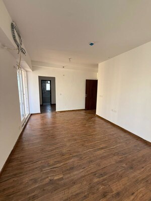 Room in 4 BHK Apartment at Rishita Manhattan, Gomti Nagar – for Sale