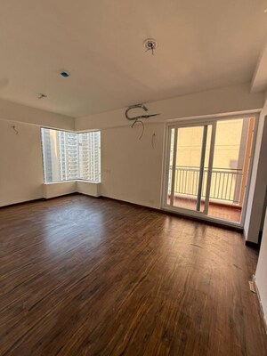 Room in 4 BHK Apartment at Rishita Manhattan, Gomti Nagar – for Sale