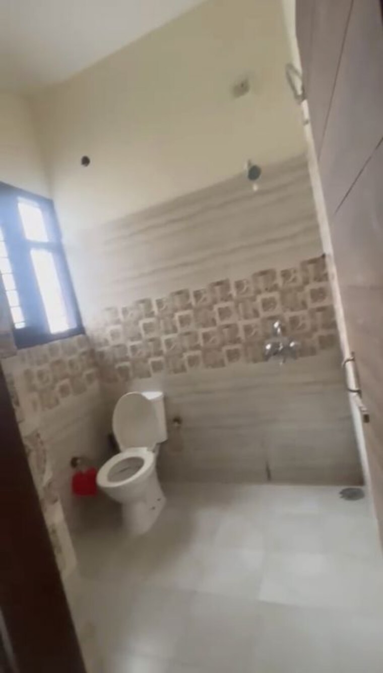 Bathroom, preet colony 2 Bedroom 900 Sq.Ft. Builder Floor In Preet Colony Zirakpur 10370523