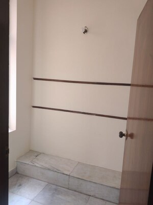 Room in 3 BHK Apartment at Mewala Maharajpur – for Rent