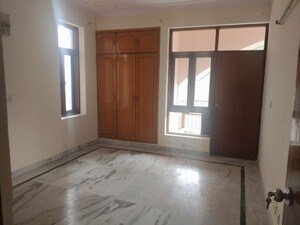 Room in 3 BHK Apartment at Mewala Maharajpur – for Rent