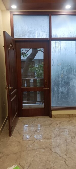 Room in 4 BHK Builder Floor at New Friends Colony – for Rent