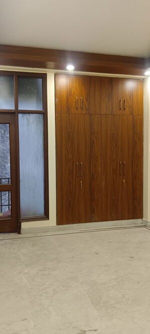 Room in 4 BHK Builder Floor at New Friends Colony – for Rent