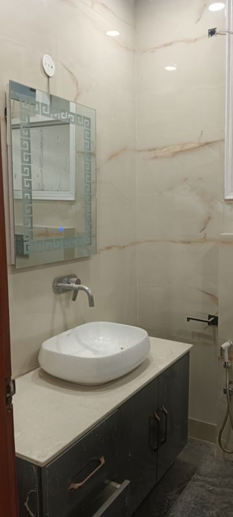 Bathroom, new friends colony 4 Bedroom 3500 Sq.Ft. Builder Floor In New Friends Colony Delhi 10370516