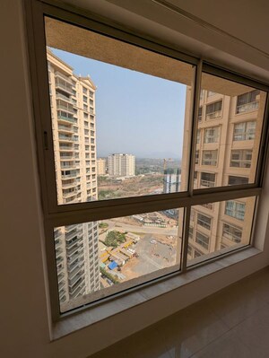 Room in 2 BHK Apartment at Hiranandani Fortune City, New Panvel – for Sale