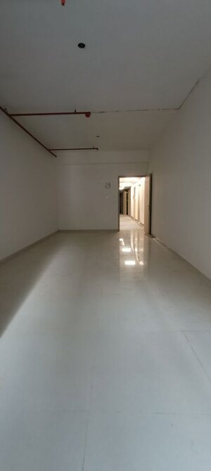 Room in  Office Space at Kandivali West – for Rent