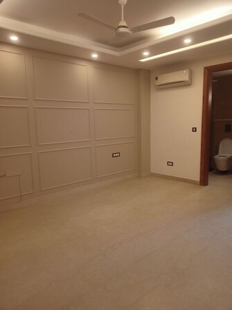 4 BHK + Servant Room 270 Sq.Yd. Builder Floor in DLF City Phase IV