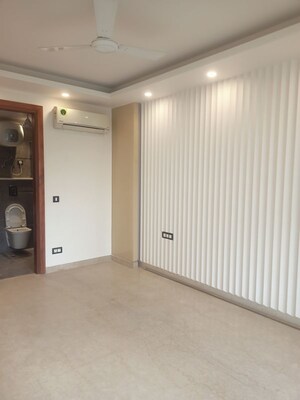 Room in 4 BHK Builder Floor at DLF City Phase IV, Dlf Phase iv – for Rent