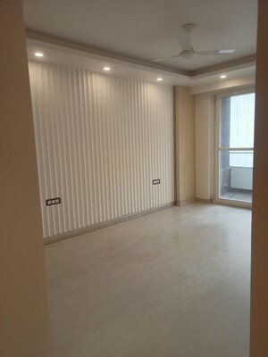 Room in 4 BHK Builder Floor at DLF City Phase IV, Dlf Phase iv – for Rent