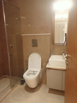 Bathroom in 4 BHK Builder Floor at DLF City Phase IV, Dlf Phase iv – for Rent