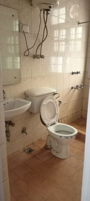 Bathroom in 4 BHK Builder Floor at DLF City Phase IV, Dlf Phase iv – for Rent