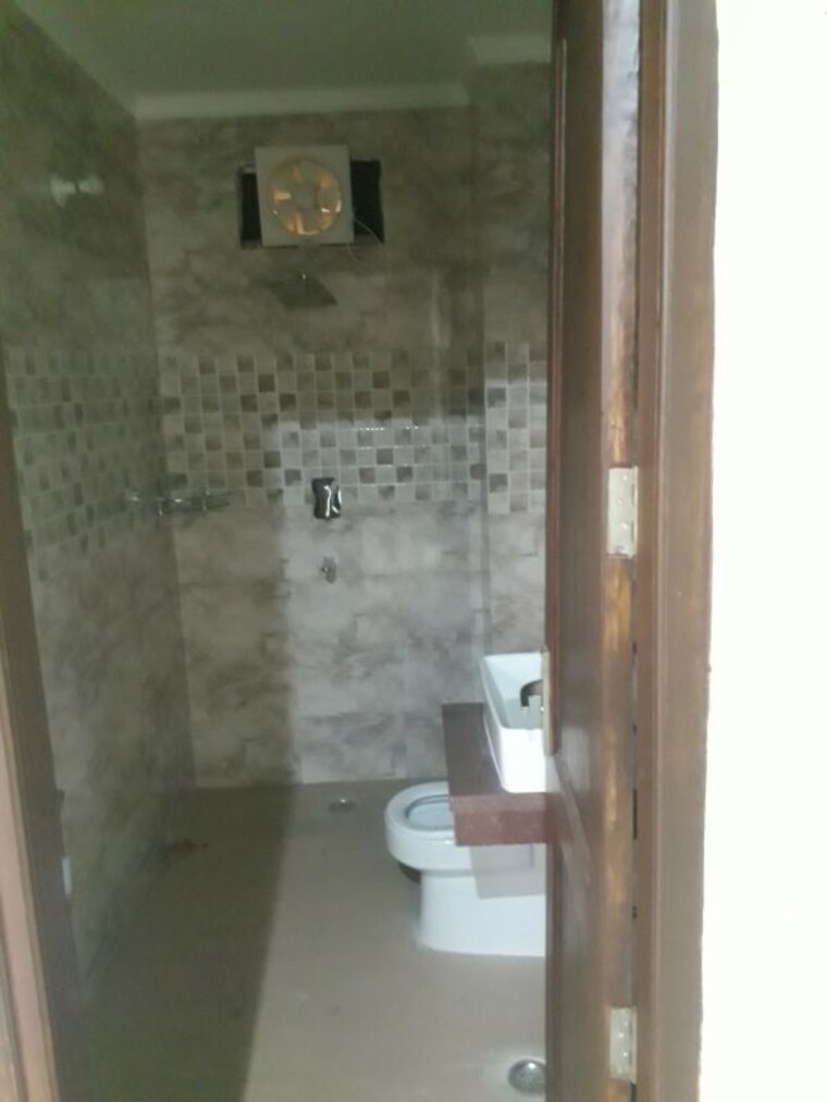 Bathroom, sector 38 2 Bedroom 1300 Sq.Ft. Builder Floor In Sector 38 Gurgaon 10370593