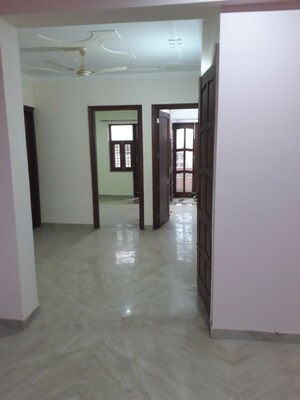 Room in 2 BHK Builder Floor at Sector 38 – for Rent