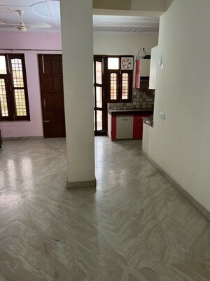 Room in 2 BHK Builder Floor at Sector 38 – for Rent