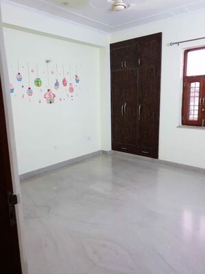Room in 2 BHK Builder Floor at Sector 38 – for Rent