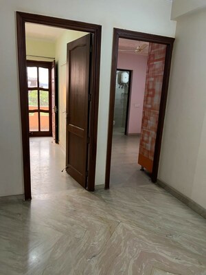 Room in 2 BHK Builder Floor at Sector 38 – for Rent